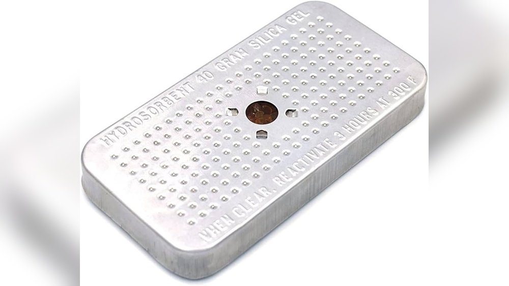 Can Silica Gel Protect Leather Goods from Moisture Damage?