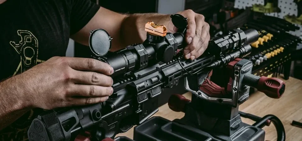 Can a rifle scope be repaired?