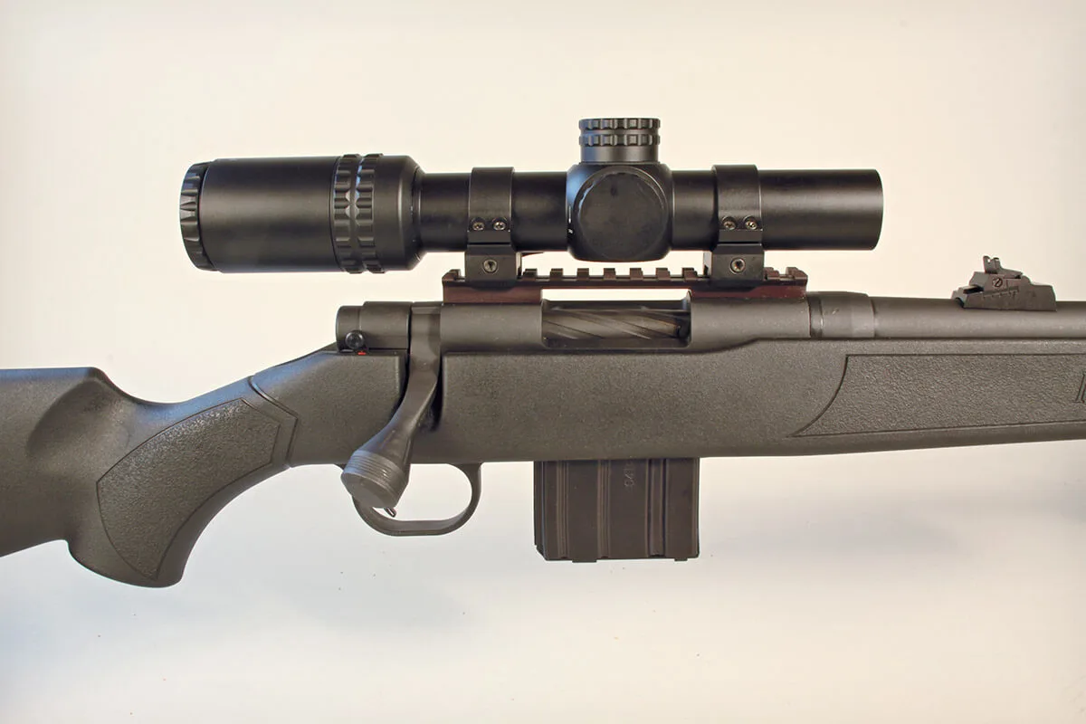 Can cold weather affect a rifle scope?