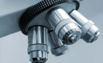 Is fixed magnification better than variable magnification?