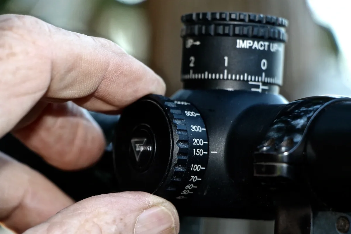 Parallax adjustment turret